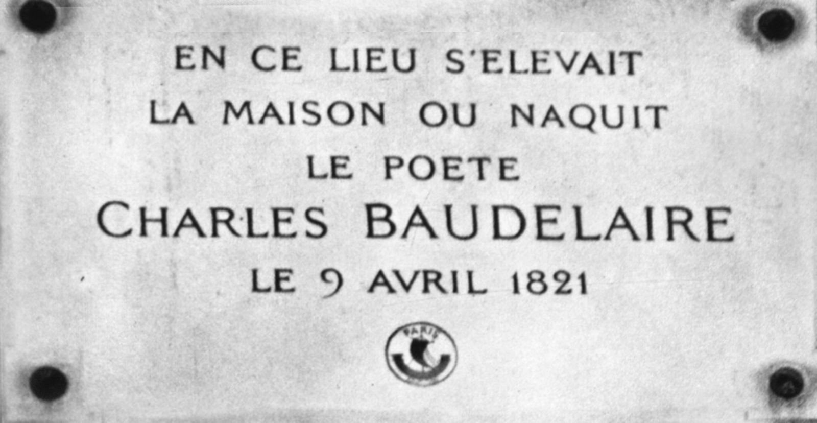 The plaque commemorating the centenary Baudelaire
